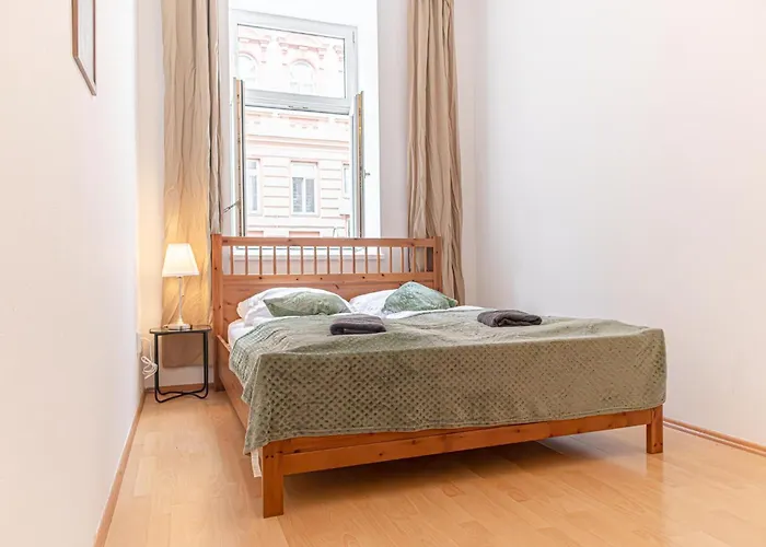 Cozy 3-bedroom In Apartment *